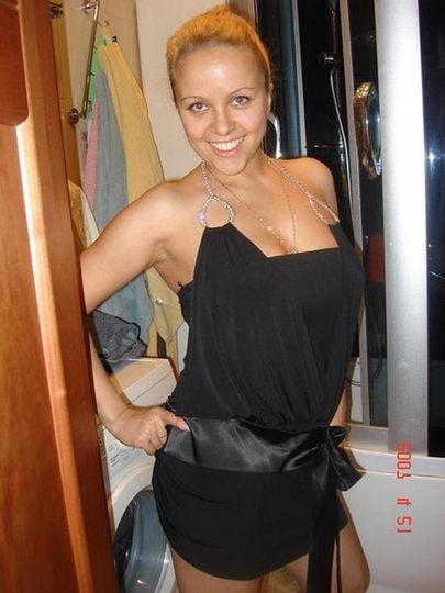 Алёна в своей квартире гладит свою лохматую вагину и отсасывает болт @ gang.truba-rf.ru